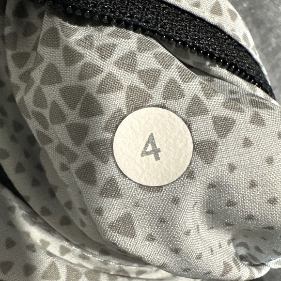 ⭐️Lululemon Tracker Short III in Diamond Camo Silver Spoon Grey [1458] - Picture 9 of 9